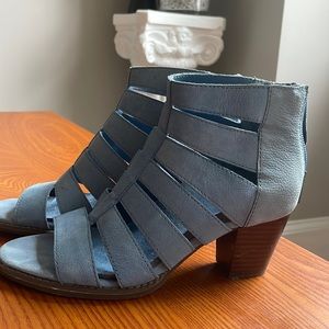 Blue sandals with a heel!